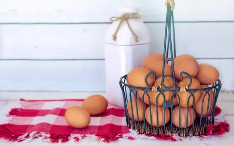 Atenție când cumpărați ouă! Cum vă dați seama care sunt vechi și, deci, foarte periculoase pentru sănătate