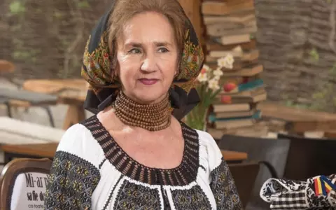 Misterul traistei de care Sofia Vicoveanca este nedespărțită, pe scenă. De ce o poartă mereu și ce ține în ea