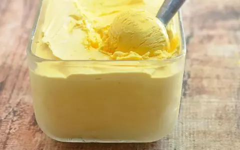 Înghețată ușoară și cremoasă din doar 3 ingrediente