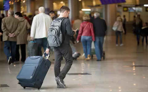 Românii continuă să amâne reîntoarcerea la muncă, în străinătate. 23.000 de aplicări pentru joburile din afară au fost înregistrate în luna iulie. Spania și Italia reintră în topul țărilor preferate de candidați