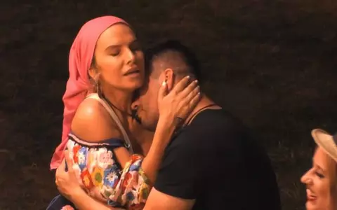 Anna Lesko, sărut pătimaș cu un sătean la Ferma. Imaginile care i-au surprins pe fani: „El este acel bărbat...”