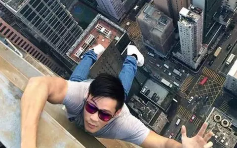 Fotografiile care le-au adus sfârșitul protagoniștilor: 10 selfie-uri făcute cu doar câteva secunde înainte ca ei să moară