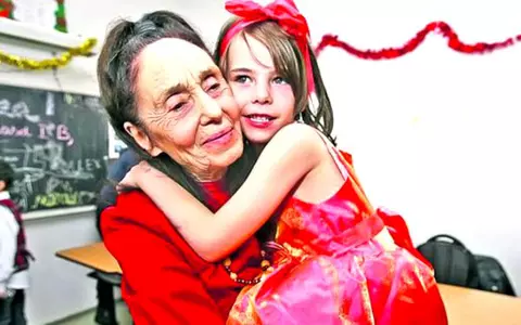 Primul an în care Adriana Iliescu nu și-a însoțit fiica în prima zi de școală. Ce dorință a avut, totuși, cea mai bătrână mamă din România