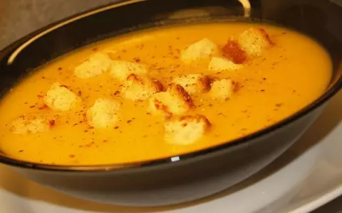 Supă cremă de morcovi caramelizați. Un deliciu pentru toamnă
