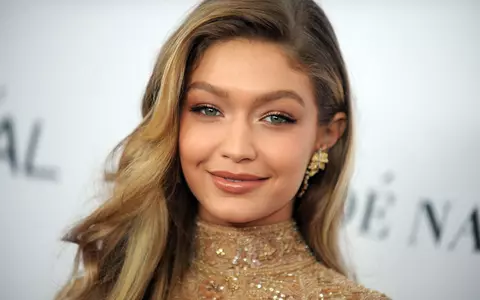 În sfârșit, și-a etalat burtica de gravidă! Primele imagini cu Gigi Hadid însărcinată