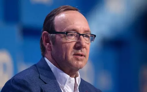 Kevin Spacey, apariție șocantă după 4 luni: actorul e de nerecunoscut pe stradă! Detaliul care a atras atenția paparazzilor/ FOTO