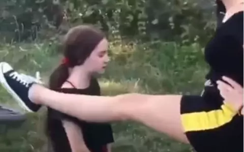 Tatăl bătăușei din Târgu Jiu este revoltat, după ce fiica sa de 14 ani a stat o zi în arest: "E prea mult. Sunt alții cu săbii care..."