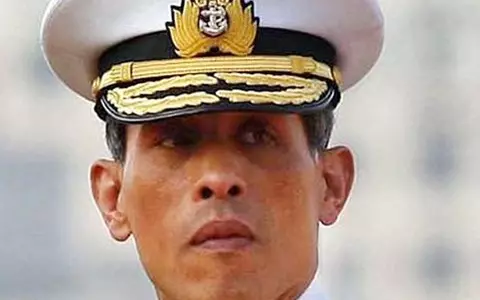 Regele Thailandei și-a iertat concubina favorită! A eliberat-o, după 10 luni de închisoare, și va reveni în harem