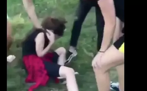 Prima reacție a băiatului care a filmat imaginile cu eleva din Târgu Jiu bătută și umilită de colege: "După mai multe critici, înjurături, amenințări..."