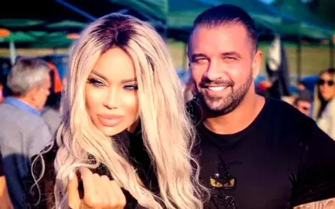 Bianca Drăgușanu, agresată de Alex Bodi în plină stradă! A imobilizat-o și a strâns-o de gât... "ajutat" de un prieten