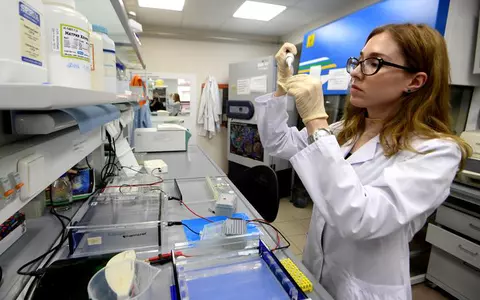 Totul despre vaccinul anti-COVID-19 care va ajunge în România: cum a fost testat, când va fi distribuit, ce eficiență are