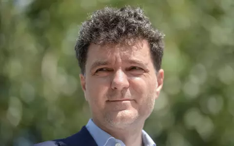 Cine este soția lui Nicușor Dan. Mirabela Grădinaru l-a cucerit pe primarul Capitalei acum 16 ani și i-a oferit doi copii