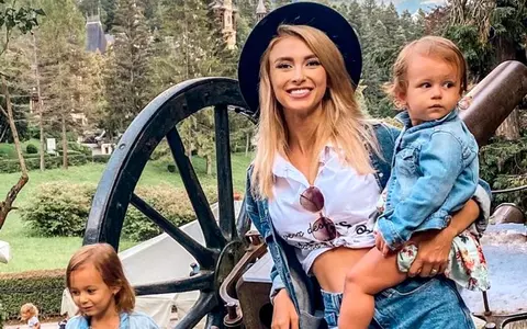 Andreea Bălan recunoaște că îi este greu în rolul de mamă singură. Acuzații la adresa lui George Burcea: "O dată pe săptămână cu tati și în rest..."