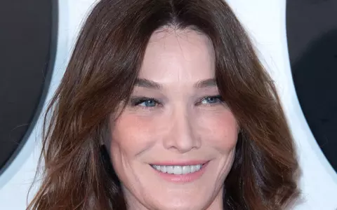 Carla Bruni, poveste de amor  demnă de un film. S-a iubit și cu tatăl, și cu fiul...