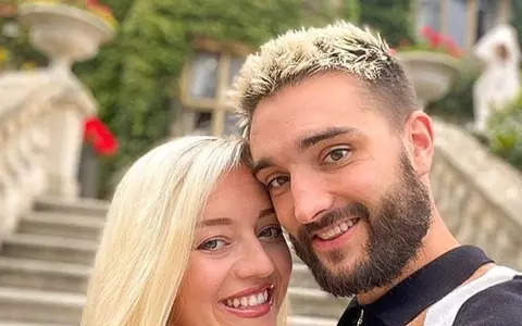 A născut soția lui Tom Parker, cântărețul diagnosticat cu o tumoare pe creier, în stadiu terminal. Cuplul mai are o fiică
