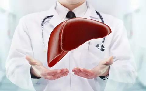 Problemele de sănătate care pot fi fatale pentru bolnavii de COVID-19: obezitatea și ficatul gras