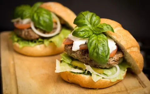 (P) De ce creierul tău iubește atât de mult mâncarea de la fast-food