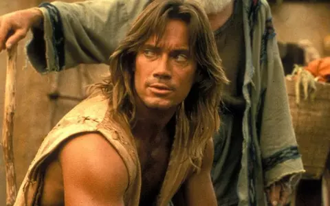 Îl mai ții minte pe Hercule? Cum arată Kevin Sorbo la 62 de ani, după ce a suferit un anevrism și 4 accidente vasculare