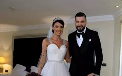 Adelina Pestrițu își scoate la licitație rochia de mireasă. Prețul a ajuns deja la 10.000 de lei