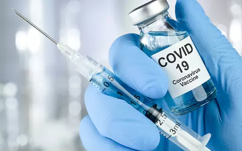 Vaccinare anti-COVID-19 în România. Cum te poți programa și ce boli au prioritate