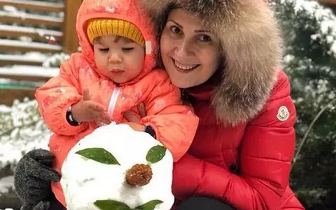 Cum se simt fiica și soțul Sandrei Stoicescu, infectați cu COVID-19. Primele poze din izolare