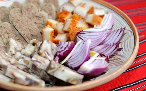 Cum trebuie consumate toba, leberul şi caltaboşul, de Crăciun. Sfaturile nutriționistului ca să nu ne simțim rău după masă