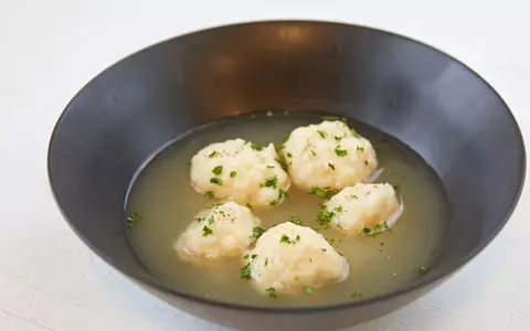 Supă cu găluște pufoase. Acesta este ingredientul secret