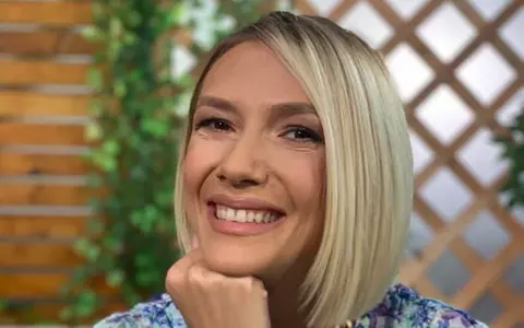 Adela Popescu, prima fotografie cu burtica de gravidă. Cum s-a pozat pe plajă