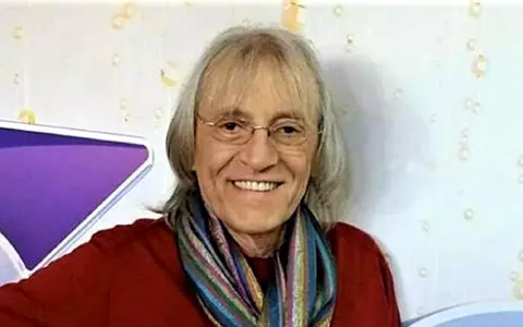 Mihai Constantinescu ar fi împlinit 75 de ani! Gestul emoționant al Mihaelei, prima lui soție, la mormântul artistului
