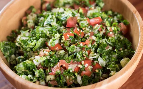 Ce este salata tabouleh și cum poți să o prepari acasă