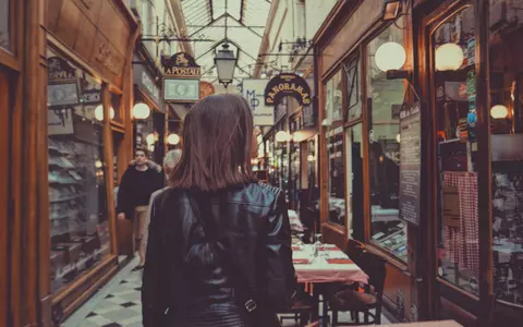 (P) Ați primit un plic cu bani sub pomul de Crăciun? Cumpărați-vă piese grozave la lichidări de stoc