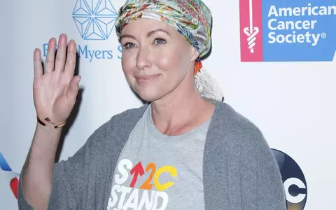 Cum arată Shannen Doherty la un an de când i-a recidivat cancerul. A fost surprinsă de paparazzi, pe stradă