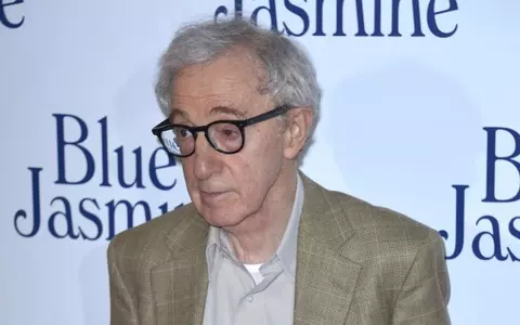 Detalii terifiante din scandalul Mia Farrow - Woody Allen, ce durează de 30 de ani: regizorul îşi poza fetele goale după ce le abuza