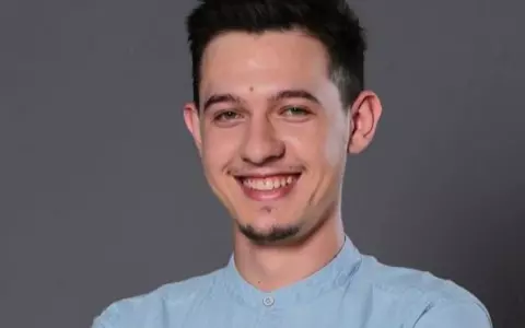 Cristi Comănici de la Puterea Dragostei, dat de gol de Mariana. Are o iubită în afara casei