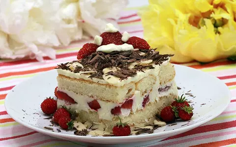 Tiramisu cu fructe de pădure. Cea mai simplă rețetă
