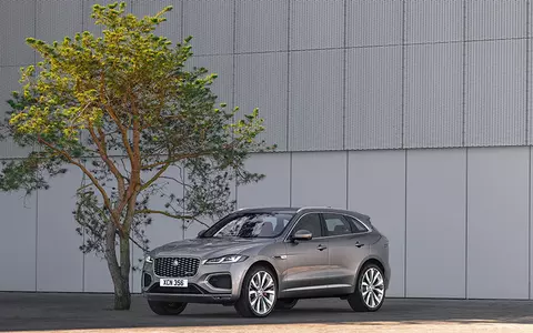(P) Noul Jaguar F-PACE se remarcă prin design exterior perfecționat, un interior complet nou și tehnologii inovatoare