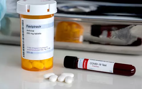 Ce este Favipiravir, primul antiviral fabricat în România pentru tratarea COVID-19