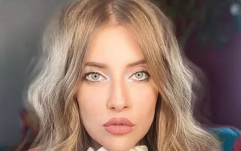 Cum arată Iulia Albu nemachiată. S-a pozat și fără fard și fără filtru