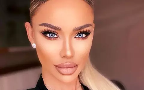 Imagini controversate cu Bianca Drăgușanu și fiica ei: a pupat-o pe gură