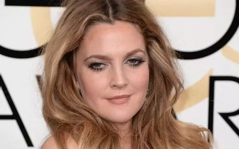 Drew Barrymore, desculță și cu tălpile pline de praf pe străzile din New York