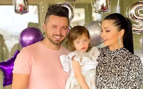 Gabriela Cristea i-a rupt turta lui Iris. Ce obiecte a ales fetița de pe tavă