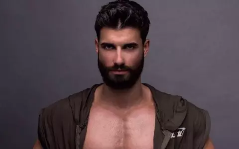 Cine este Andi Constantin, Burlacul de la Antena 1. A recunoscut că a făcut videochat