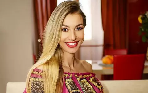 Cine este Claudia Neghină. Lucrează ca model de la 17 ani