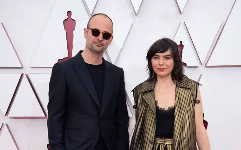 Gala Oscar 2021. Alexander Nanau, regizorul filmului Colectiv, pe covorul roșu. România rămâne cu două nominalizări istorice
