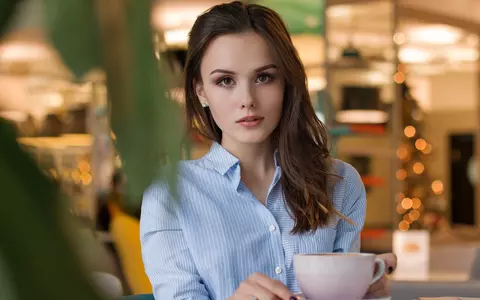 (P) Moda feminină: 5 articole vestimentare cu care poți înlocui cămașa albă clasică