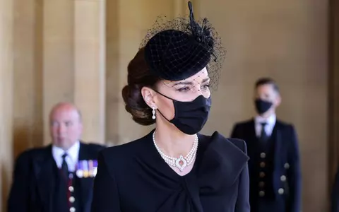 Semnificația colierului purtat de Kate Middleton la funeraliile Prințului Philip. A aparținut și Prințesei Diana