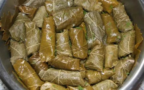 Sarmale de post în foi de viță cu ciuperci