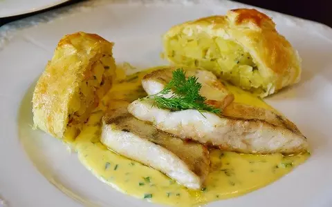 Pește halibut în sos de ciuperci. Rețetă simplă
