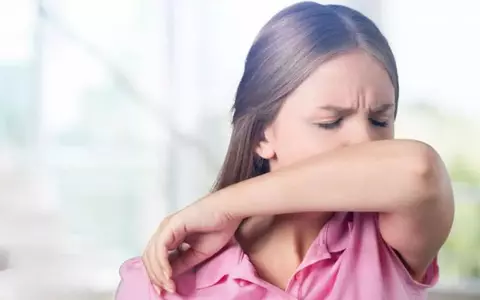 Cum faci diferența între alergiile de primăvară și COVID-19
