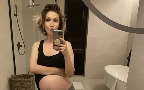 Însărcinată, Adela Popescu a izbucnit în plâns la volan: „M-a sunat Radu și i-a stat inima când m-a auzit”